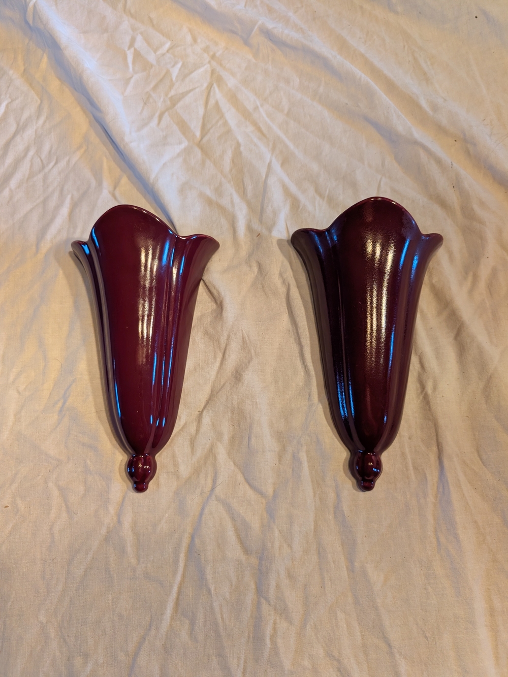 2/100$ Vintage Burgundy Ceramic Wall Pockets
